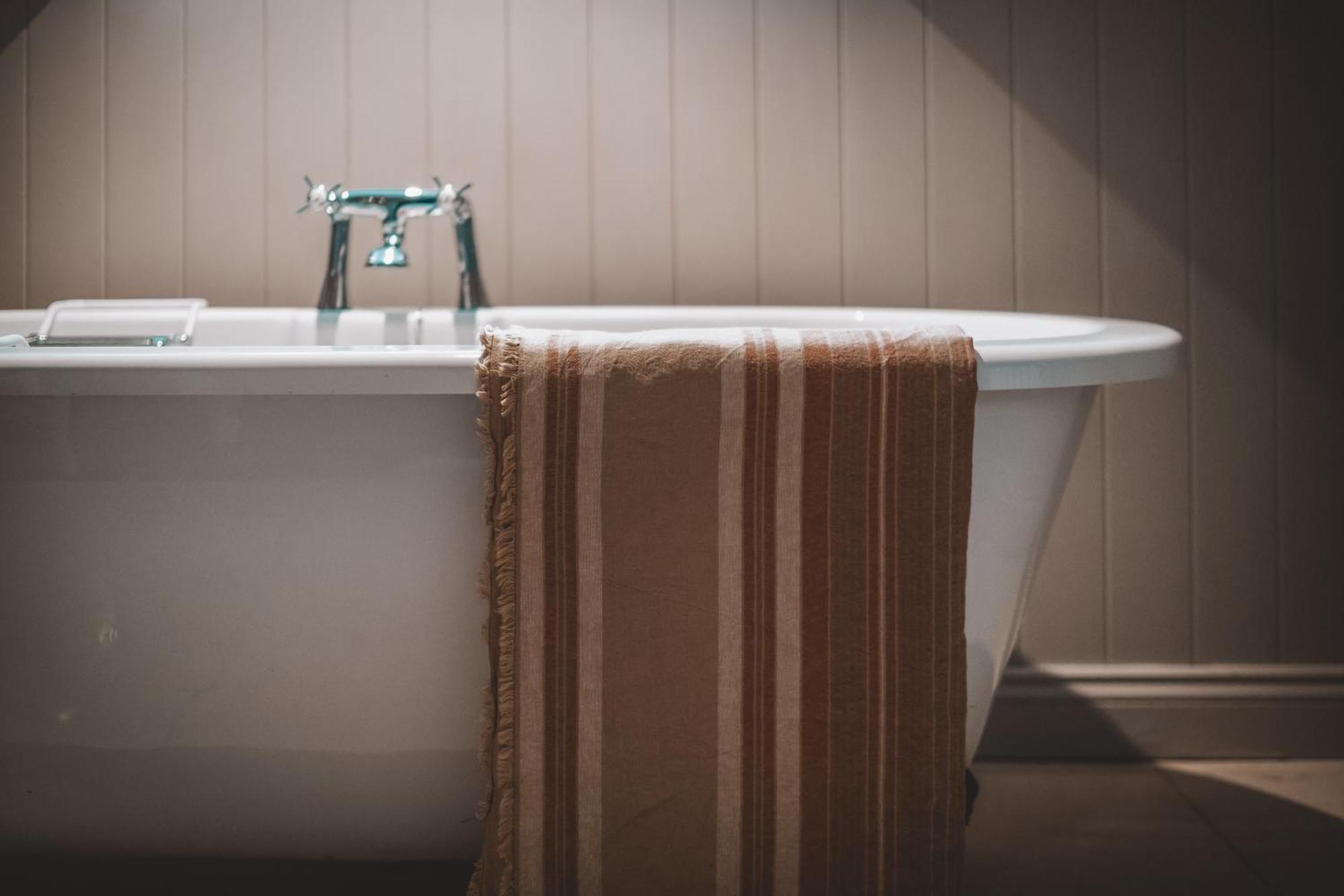 The Hare & Hounds Inn Bowland Bridge エクステリア 写真