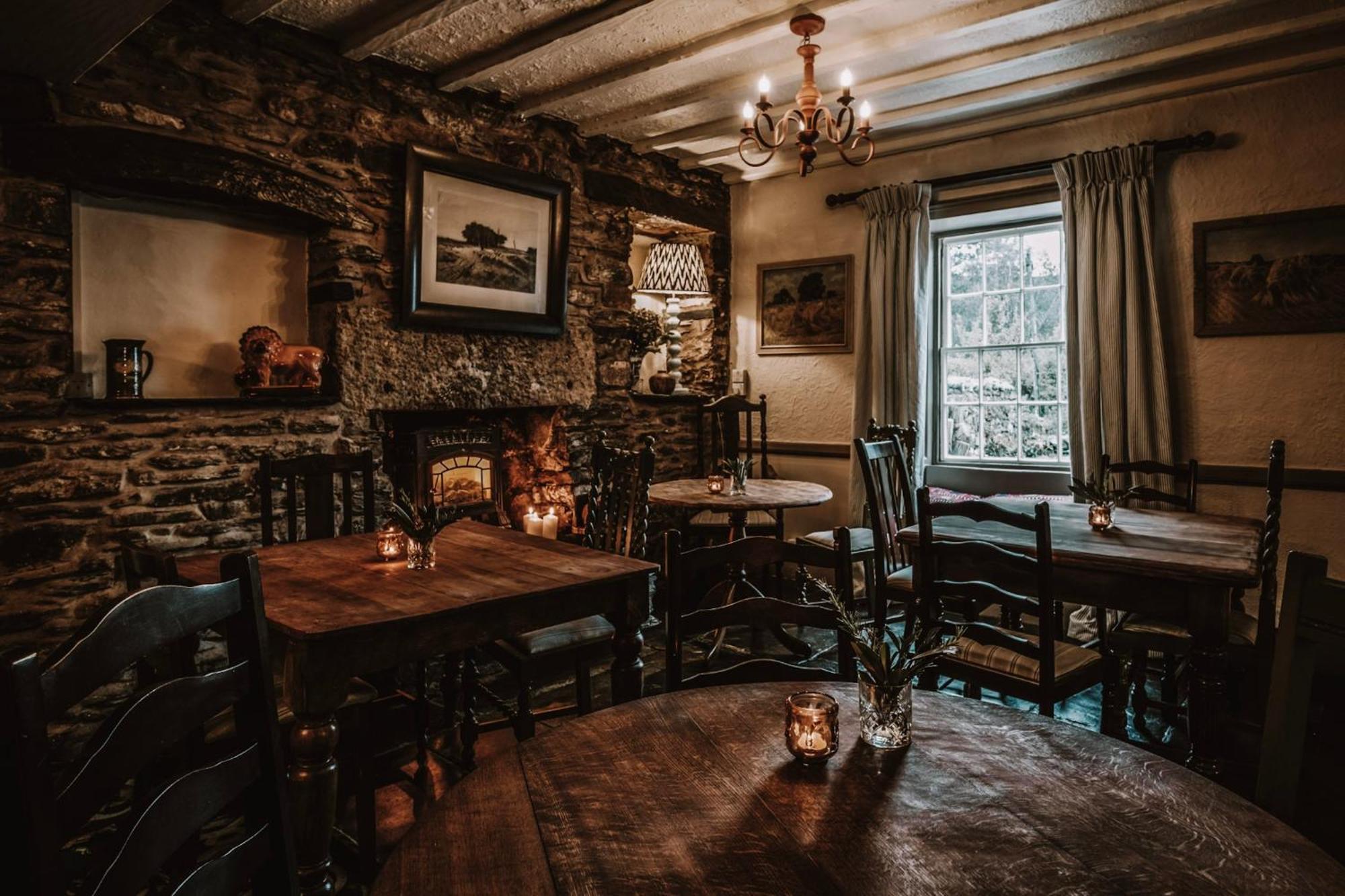 The Hare & Hounds Inn Bowland Bridge エクステリア 写真